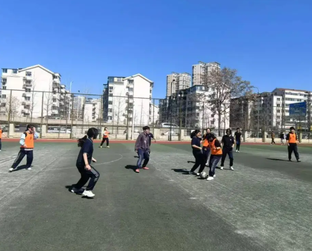 打造创始课间运动超市形成传统深耕探索双轨育人形式