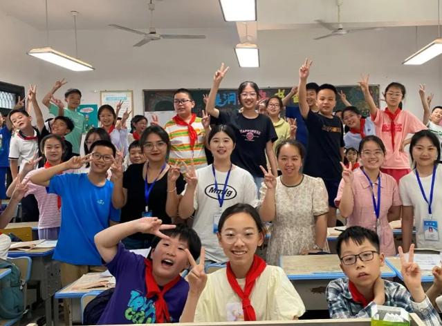 高校留言板上兴起的跨龄沟通热潮也渐渐传到了远方的小学课堂